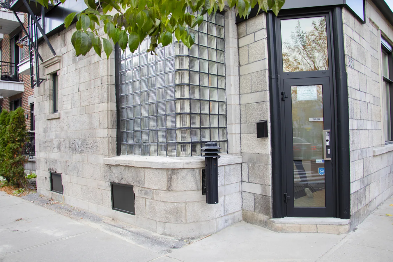 351-357 Roy — The building — 2