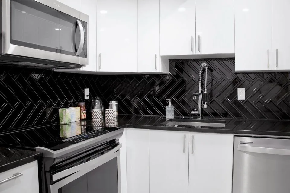 4820 Cote Saint Catherine — Unit 006