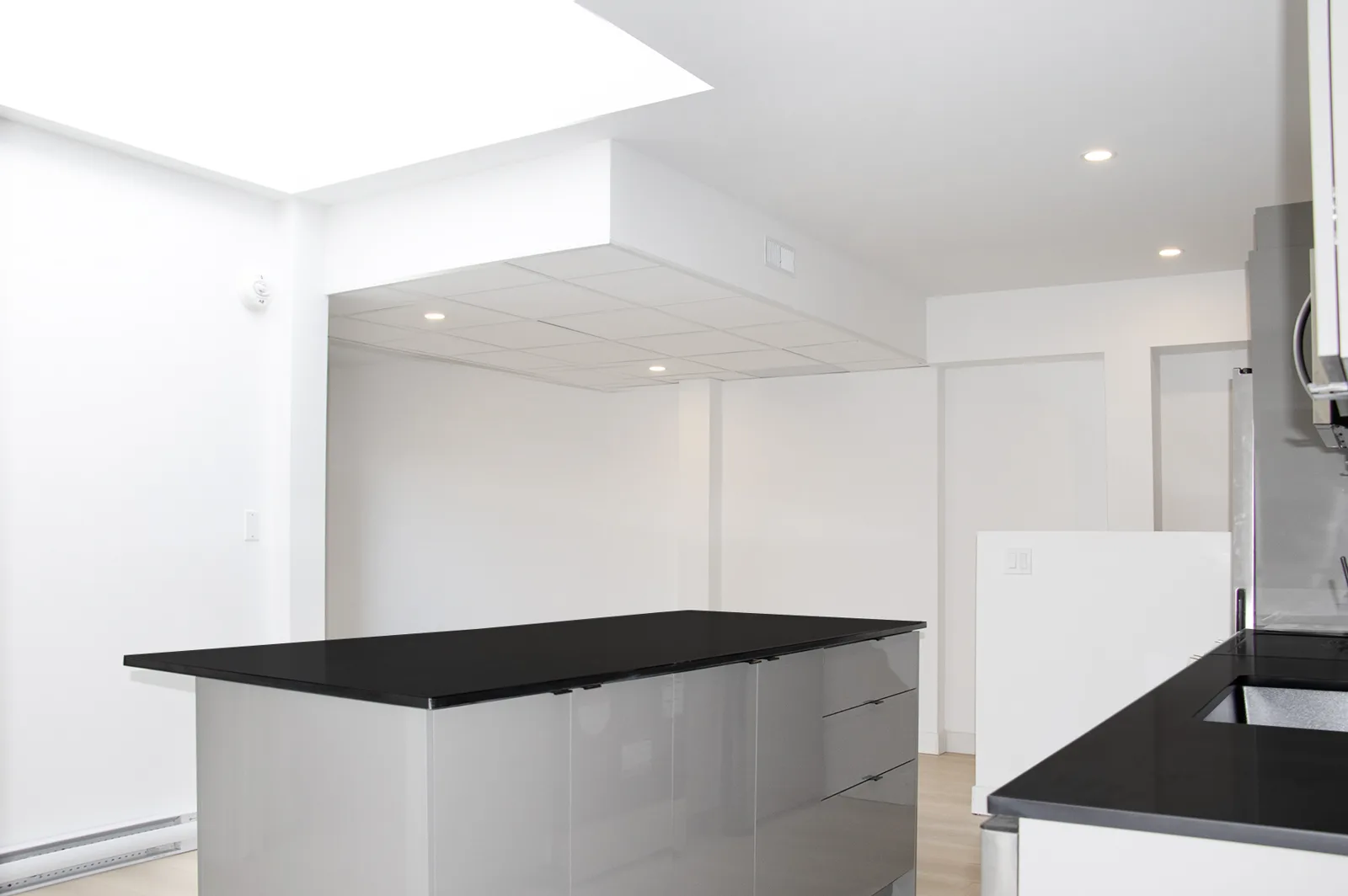 5350 Victoria — Unit 301 — 2