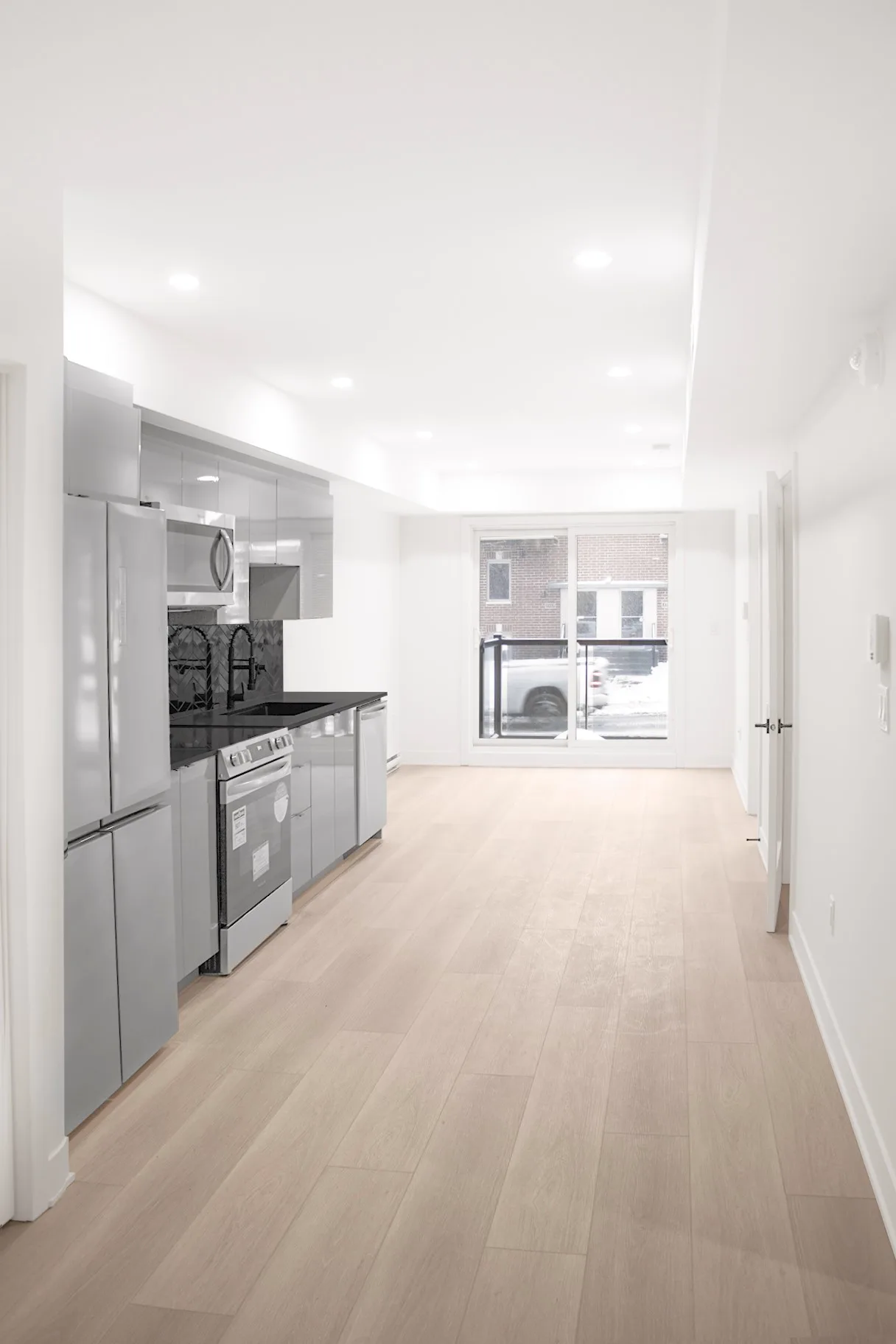 5350 Victoria — Unit 106 — 2