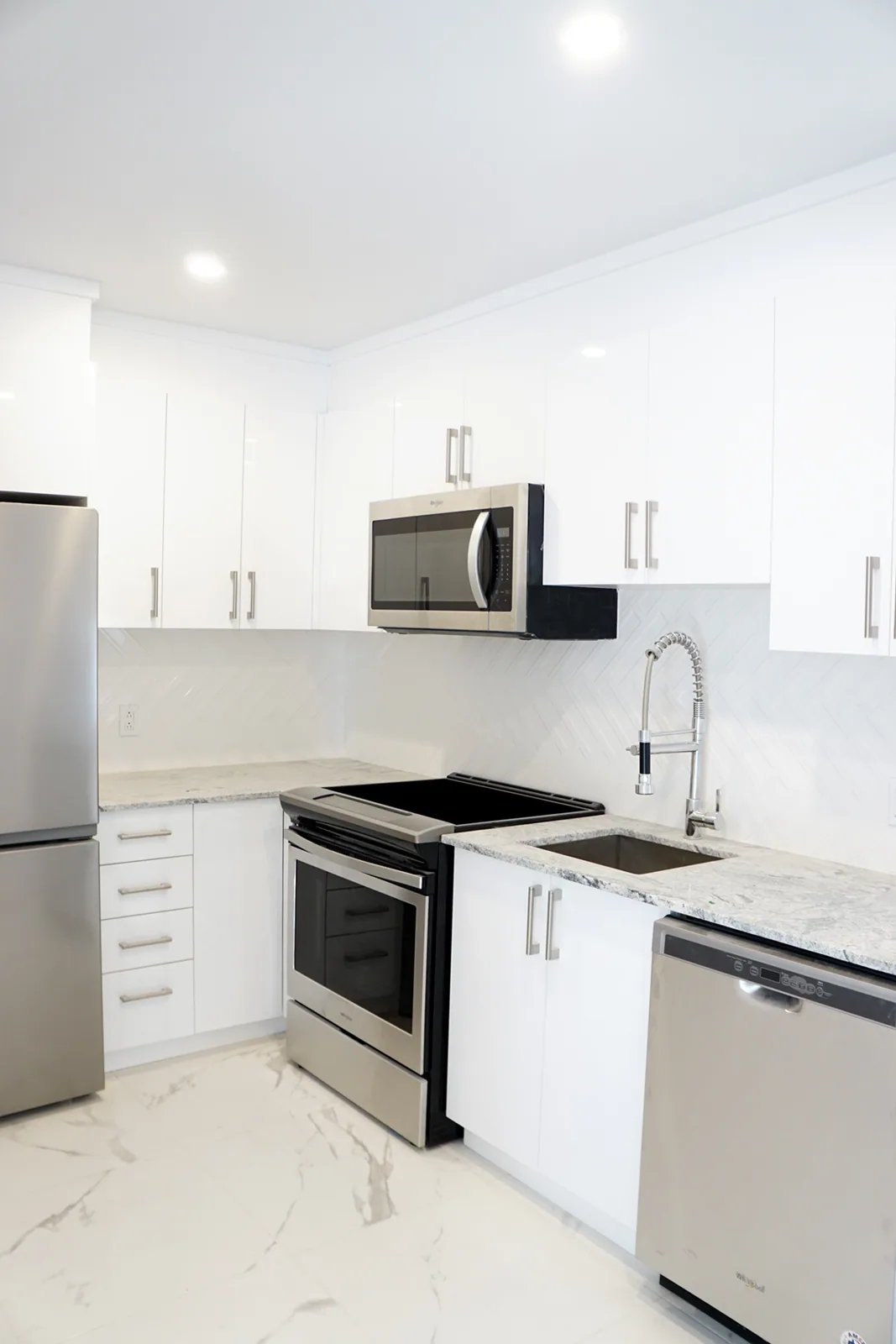 4820 Cote Saint Catherine — Unit 209 — 3