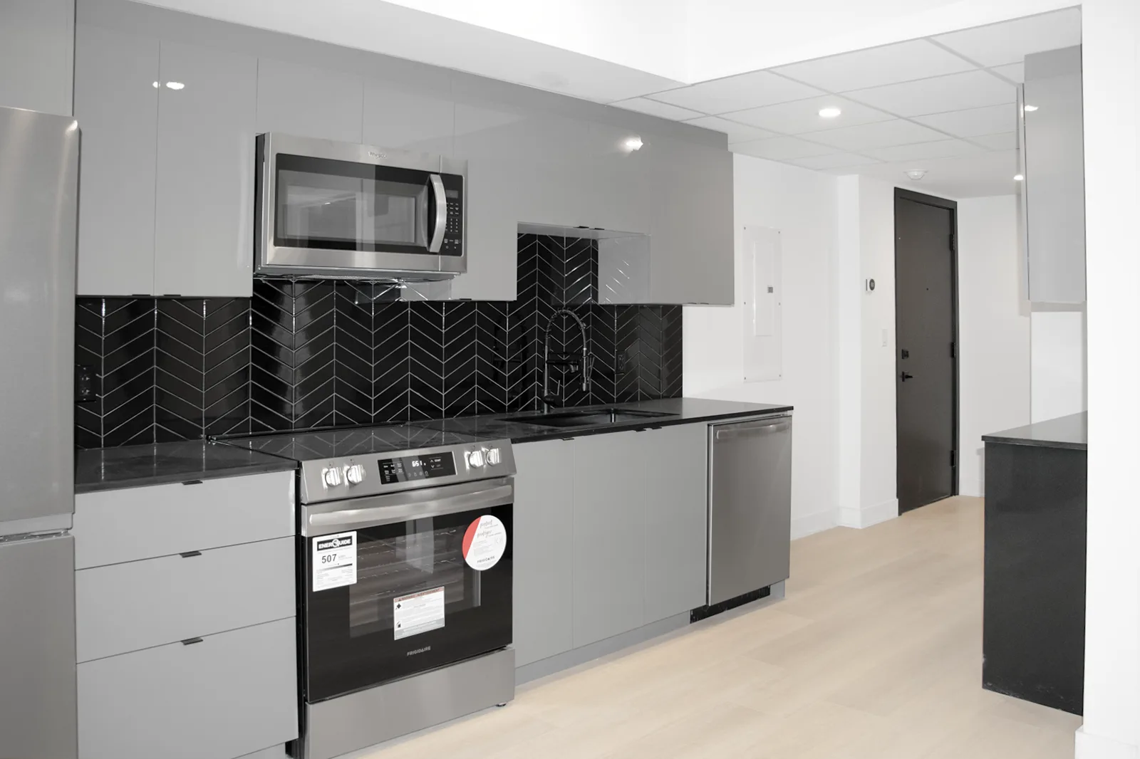5350 Victoria — Unit 306 — 2