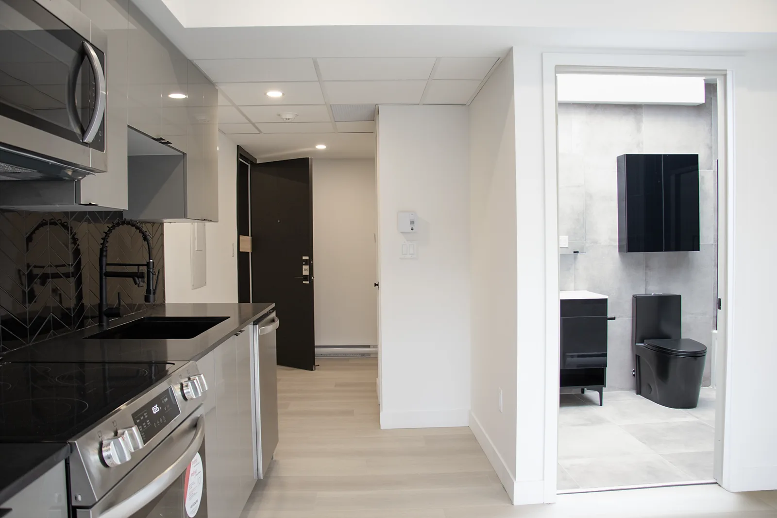 5350 Victoria — Unit 305 — 2