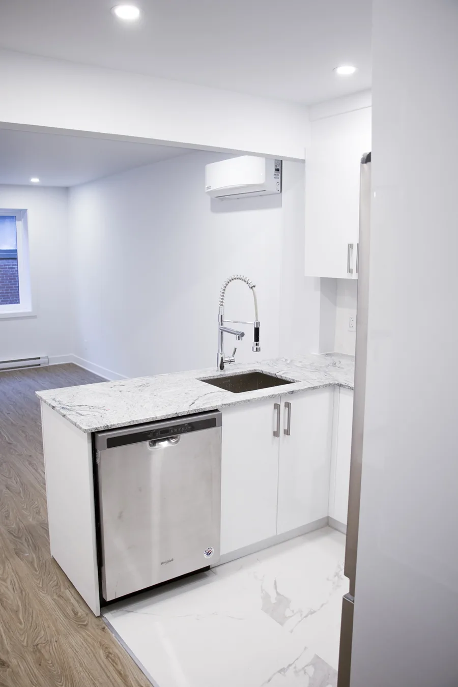 4820 Cote Saint Catherine — Unit 103 — 2