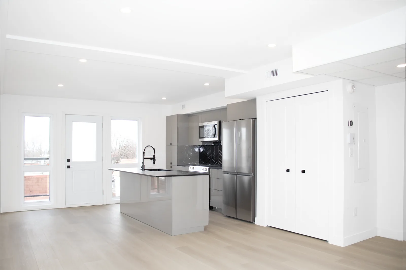 5350 Victoria — Unit 302 — 2