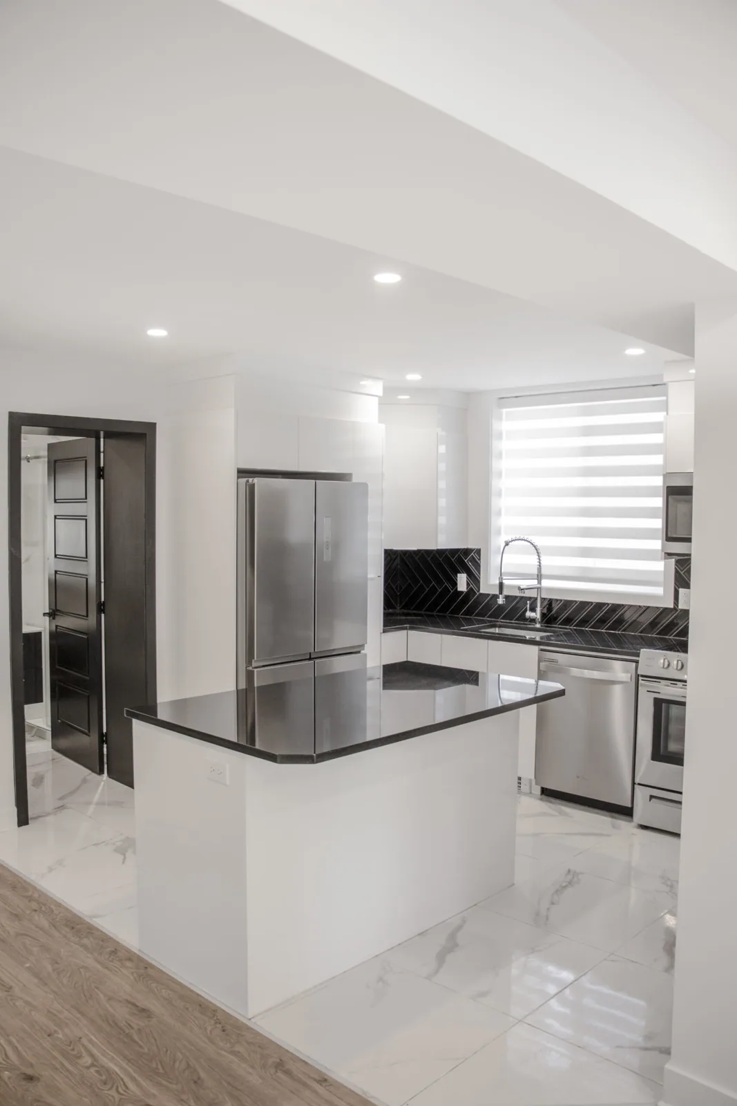 4820 Cote Saint Catherine — Unit 002 — 3