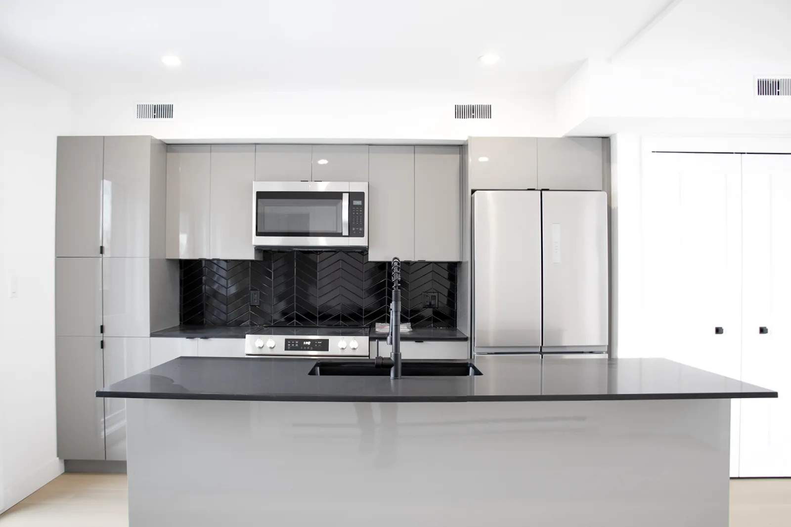 5350 Victoria — Unit 103 — 2