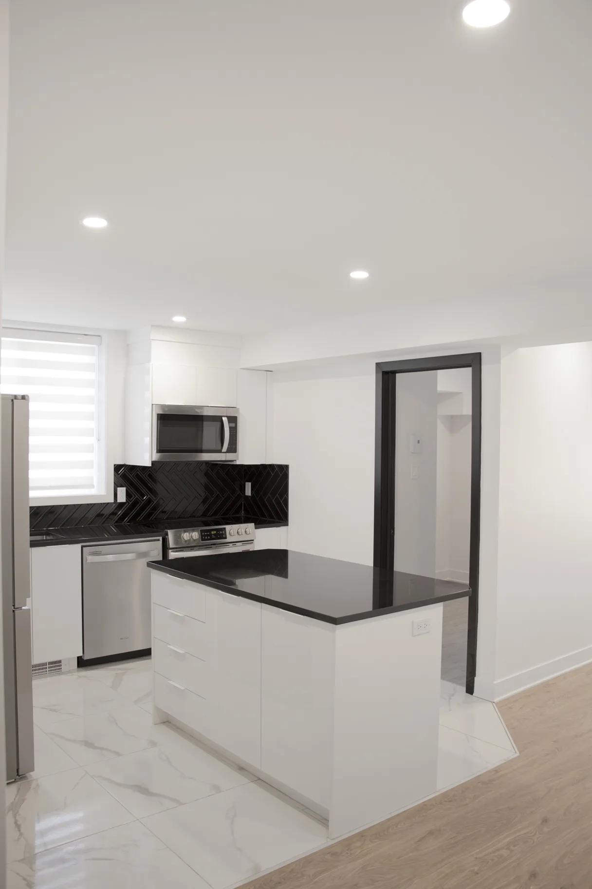 4820 Cote Saint Catherine — Unit 002