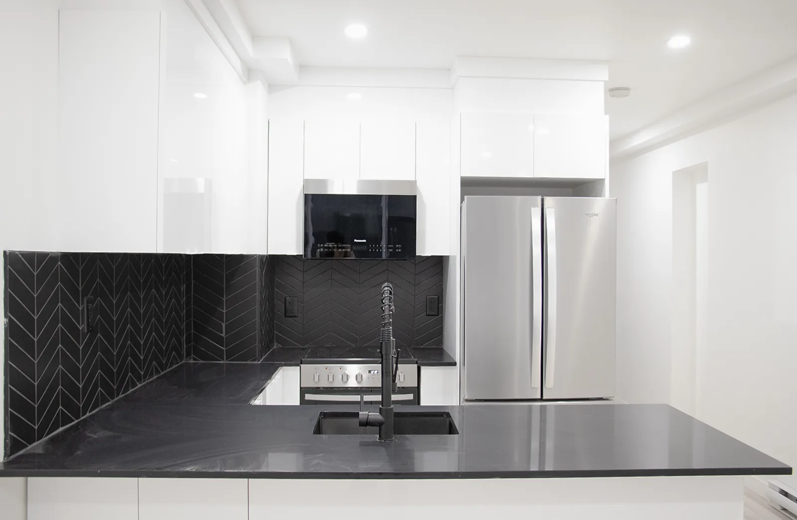 5695 Saint Jacques — Unit 102