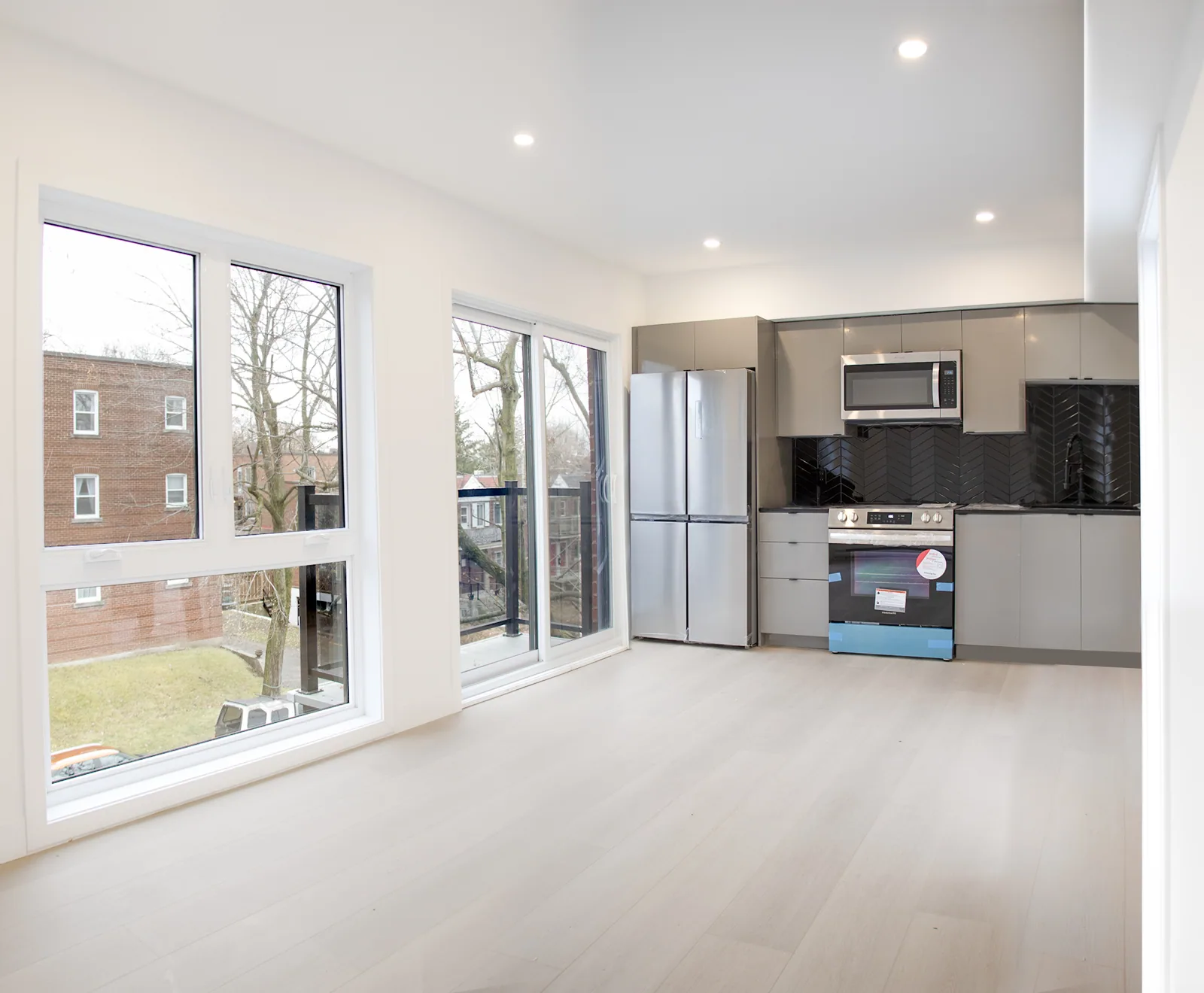 5350 Victoria — Unit 305 — 3