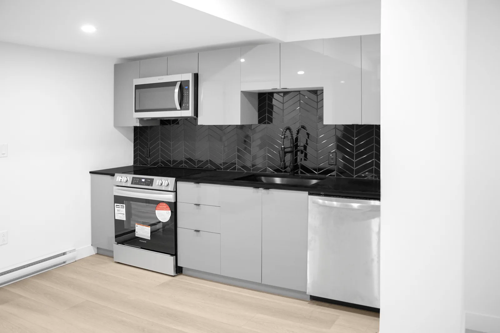 5350 Victoria — Unit 001 — 4