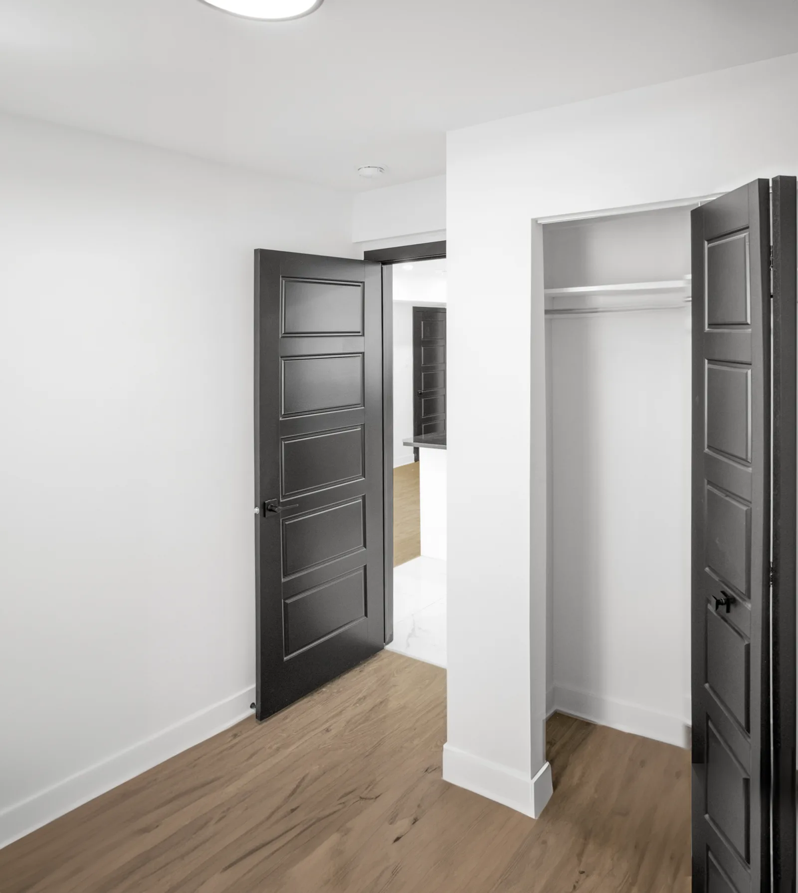 4820 Cote Saint Catherine — Unit 001 — 6