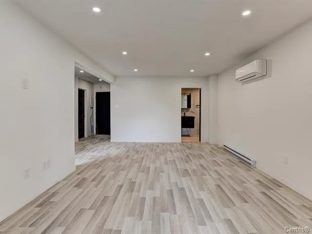 5695 Saint Jacques — Unit 435