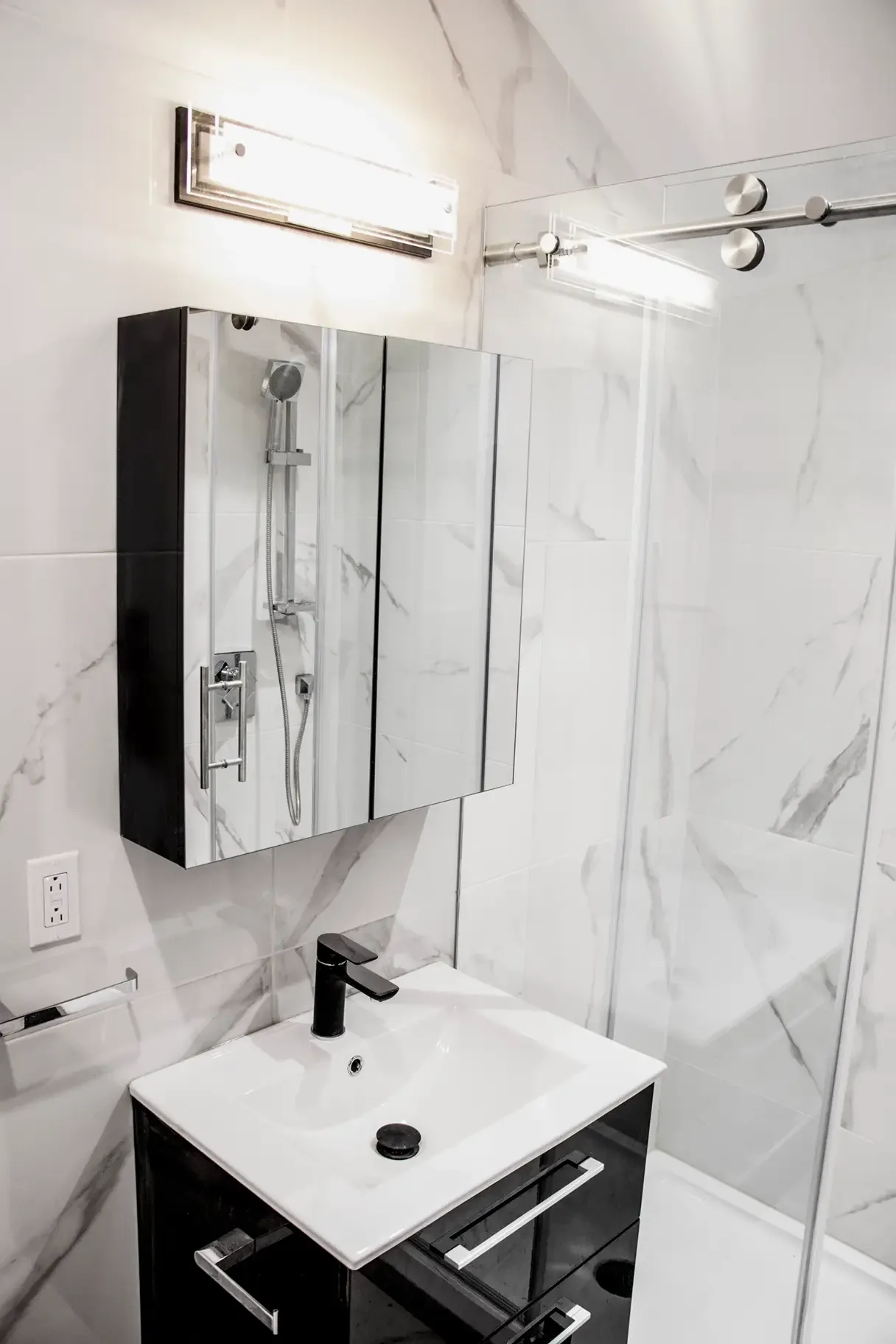 4820 Cote Saint Catherine — Unit 002 — 6