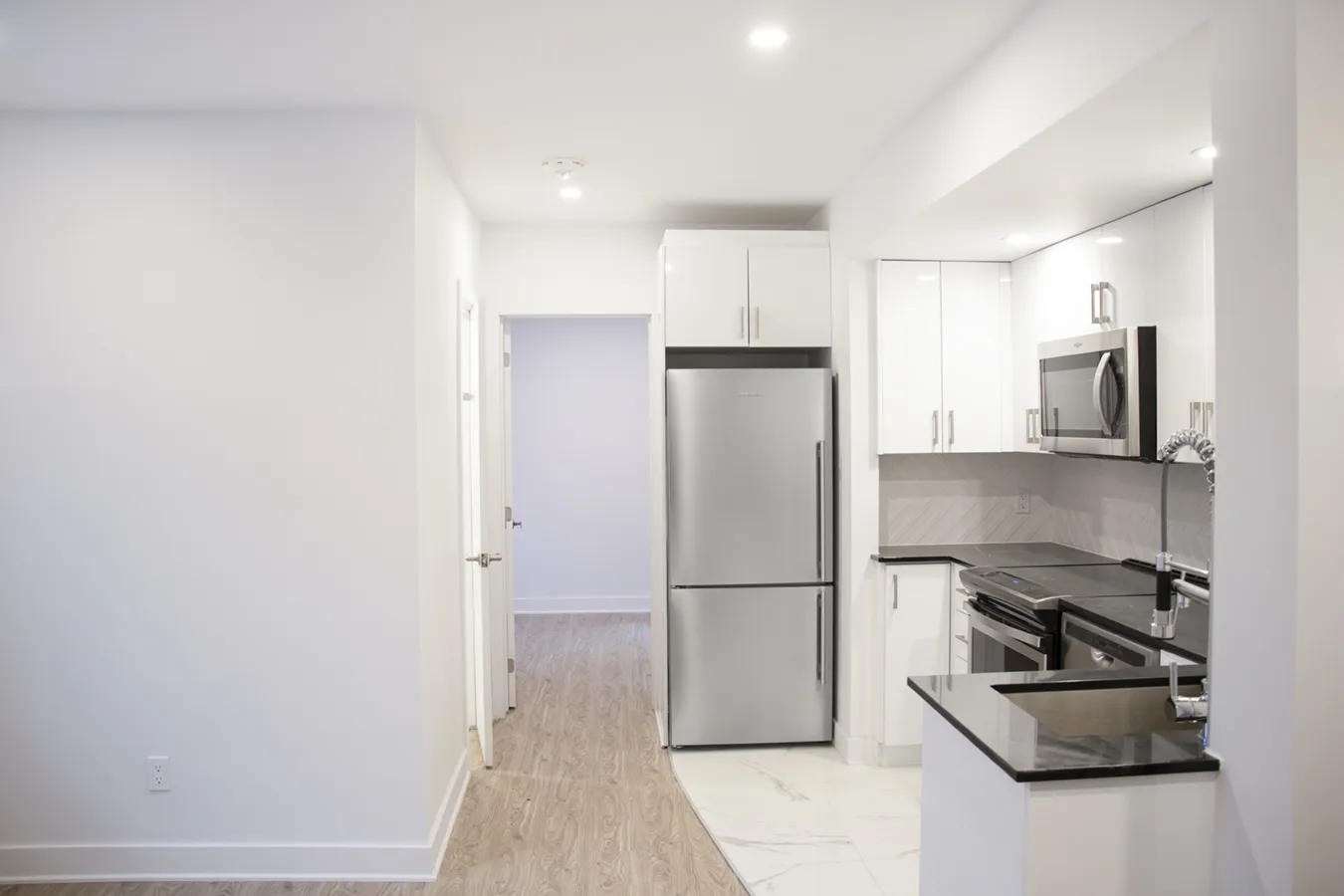 4820 Cote Saint Catherine — Unit 105 — 2