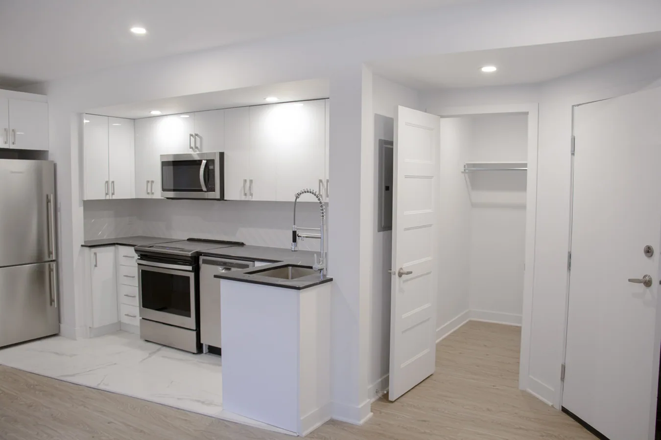 4820 Cote Saint Catherine — Unit 105 — 3